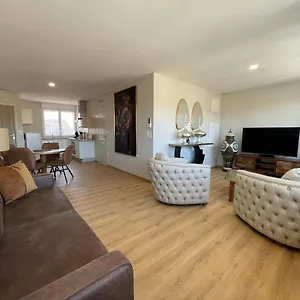 Yves Saint Laurent/ Coco Chanel Apartamento